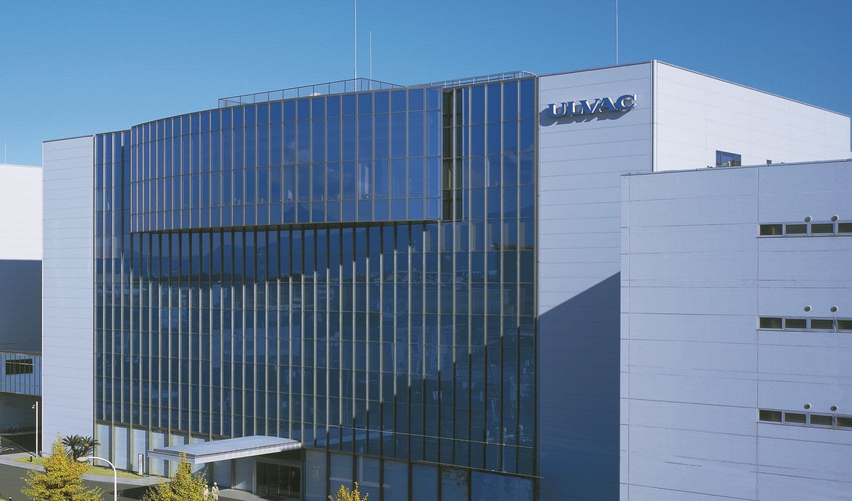 株式会社アルバック:履修率100%を実現する教育ポータル